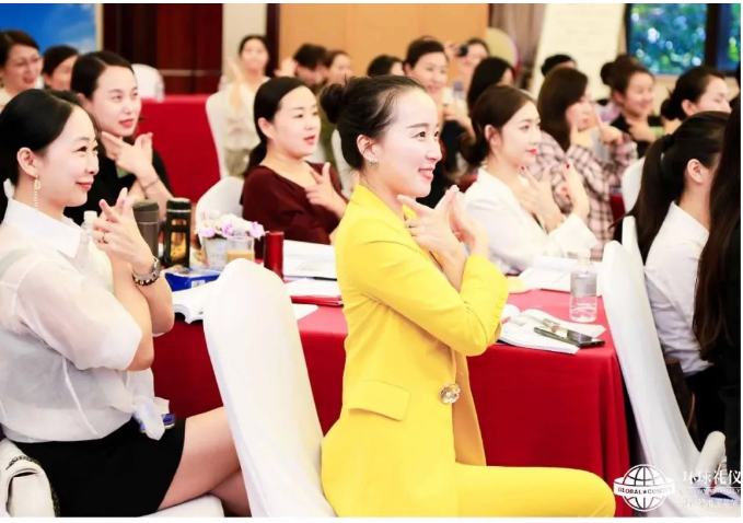 礼仪培训师形象美学1 礼仪培训师形象美学1